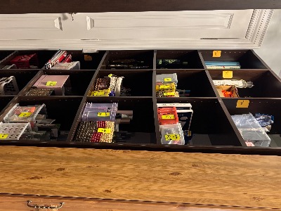 <b>Tips</b><br>Sometimes you will find items, you’re not sure about if you wanna keep them. I always use the rule, if I have used them in the last year. If not, I get rid of it. Never be afraid of changes.<br><br>